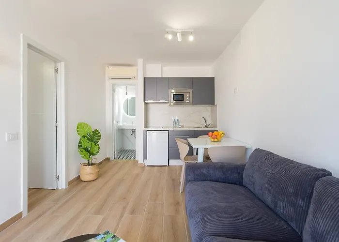 Homeforguest Moderno En 公寓