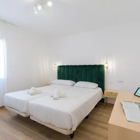 Homeforguest Moderno En 아파트 코라레호